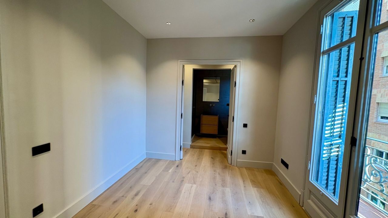 Flat in Barcelona, Spain, 252 m² - picture 11