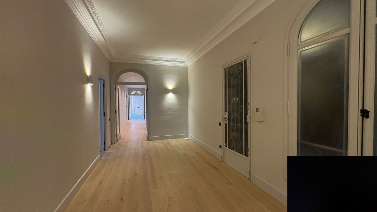 Flat in Barcelona, Spain, 252 m² - picture 7