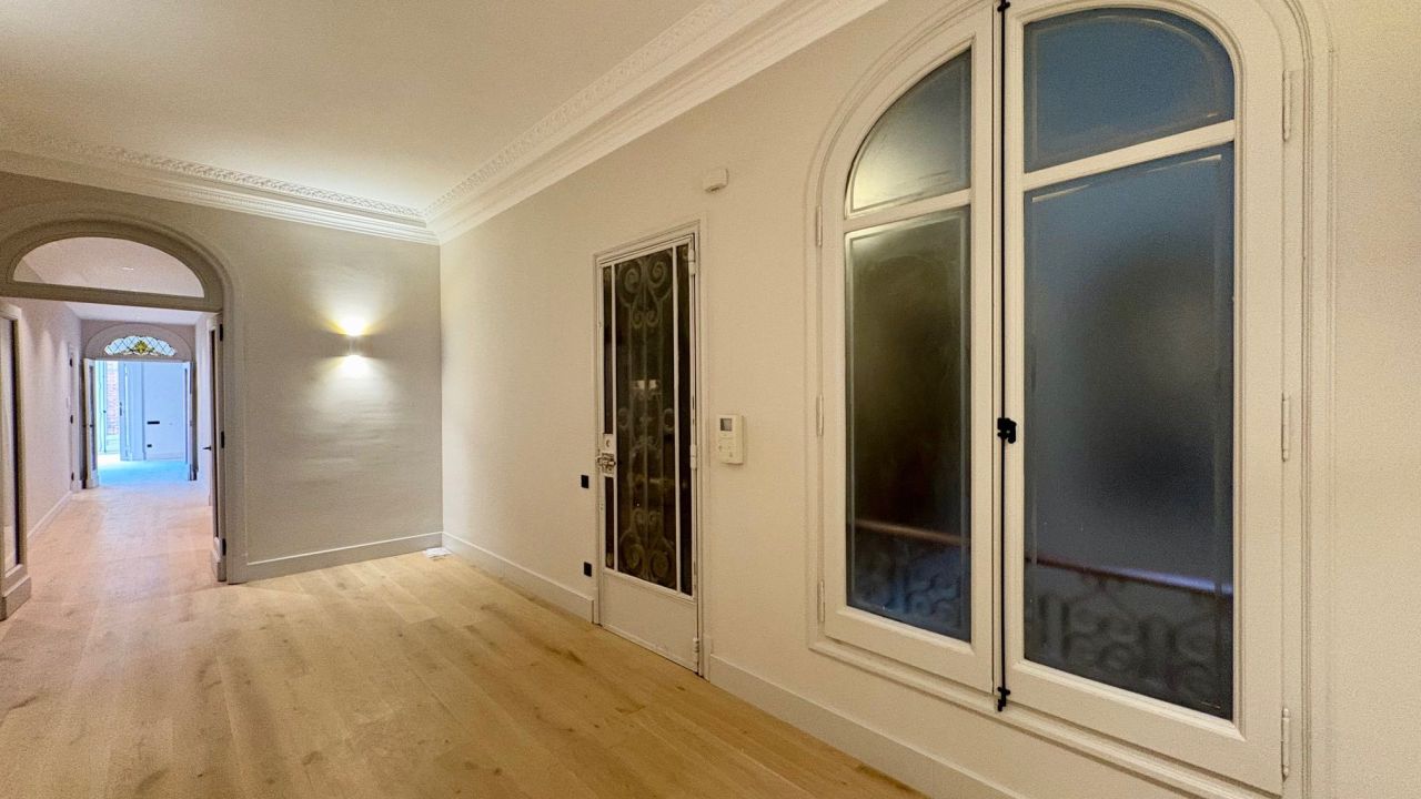 Flat in Barcelona, Spain, 252 m² - picture 9