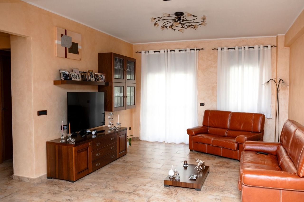 Flat in Orsomarso, Italy, 230 m² - picture 1