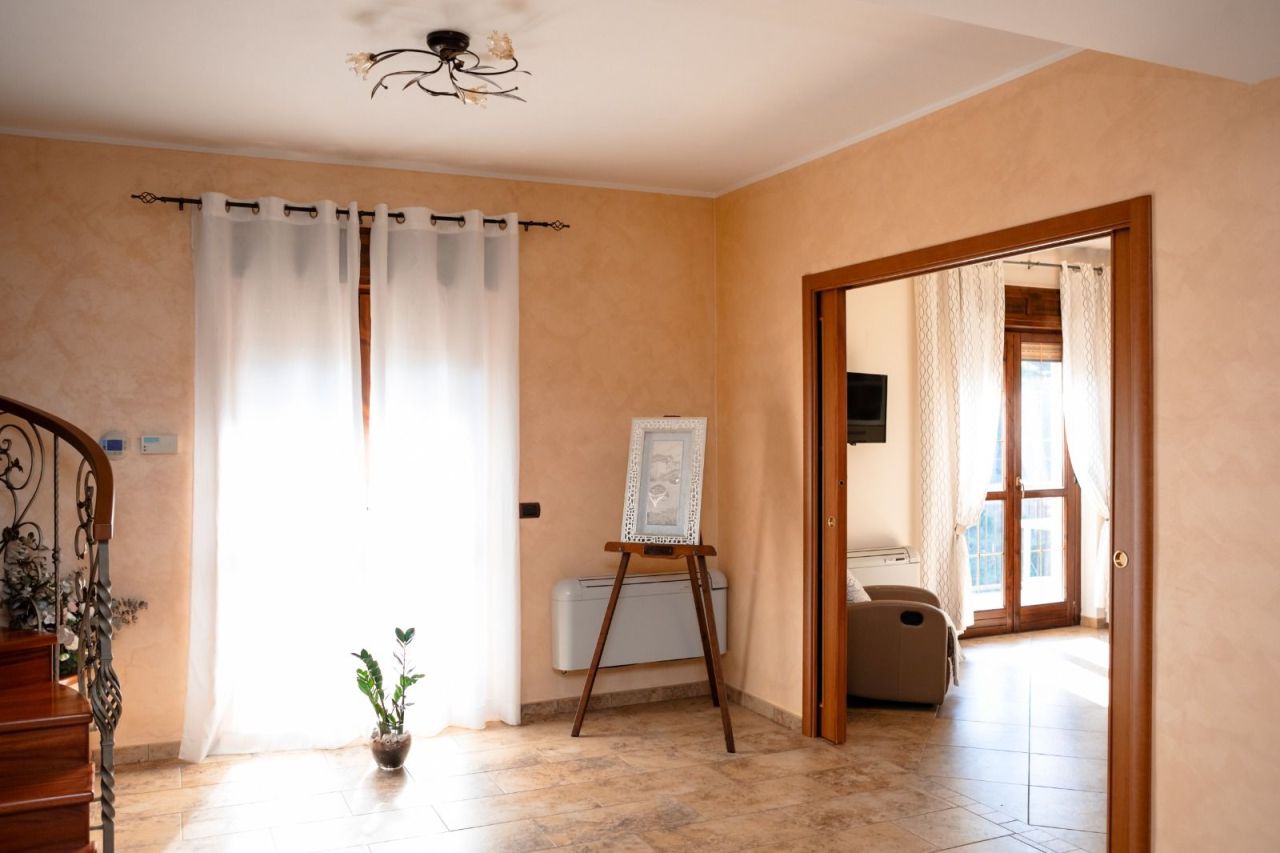 Appartement à Orsomaro, Italie, 230 m² - image 2