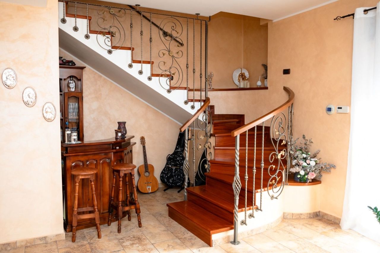 Appartement à Orsomaro, Italie, 230 m² - image 6