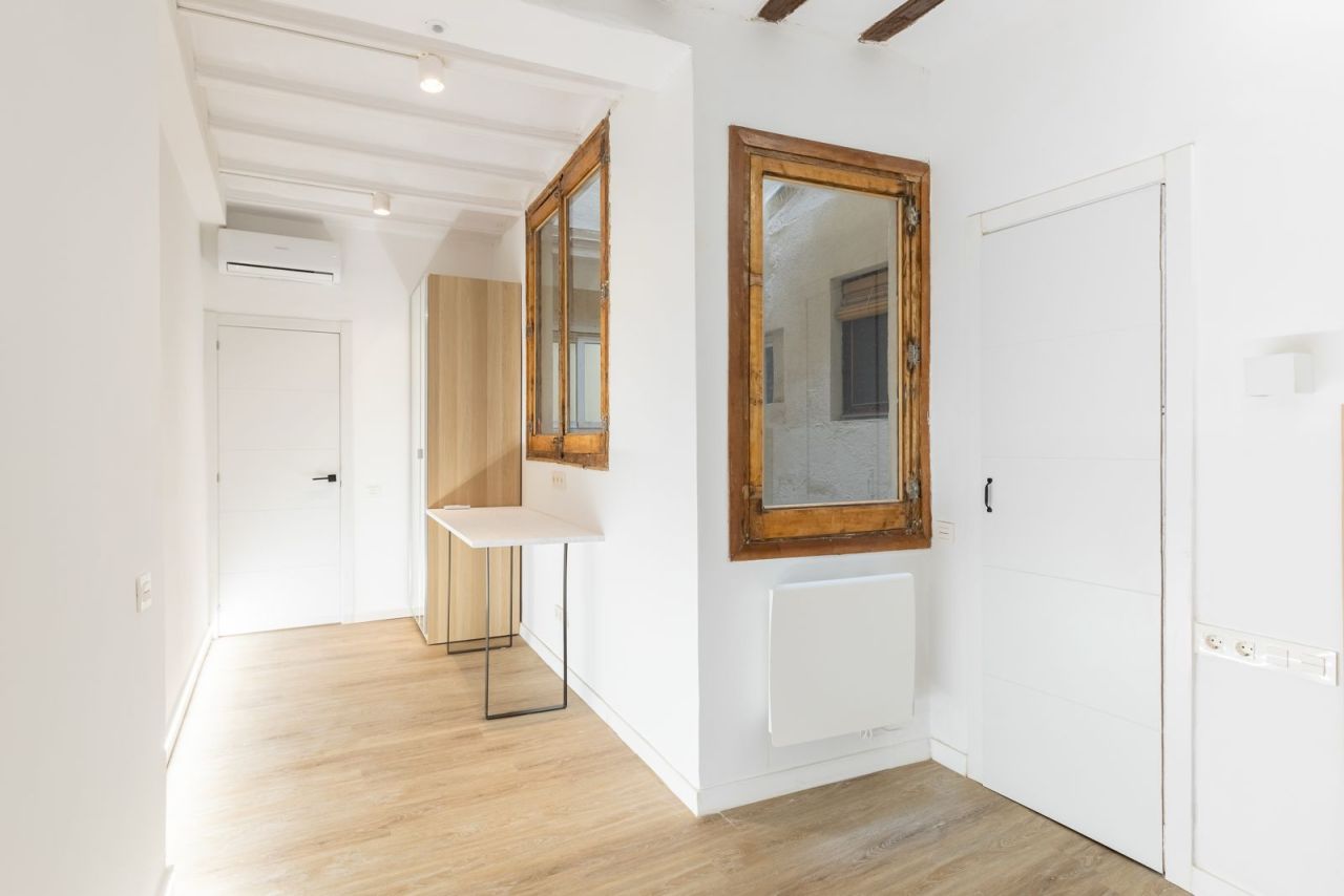 Apartment in Barcelona, Spain, 74 m² - picture 11