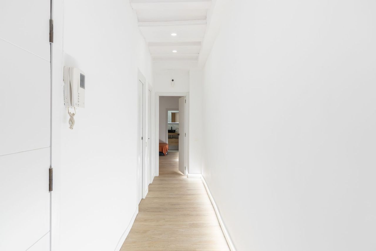 Apartment in Barcelona, Spain, 74 m² - picture 10