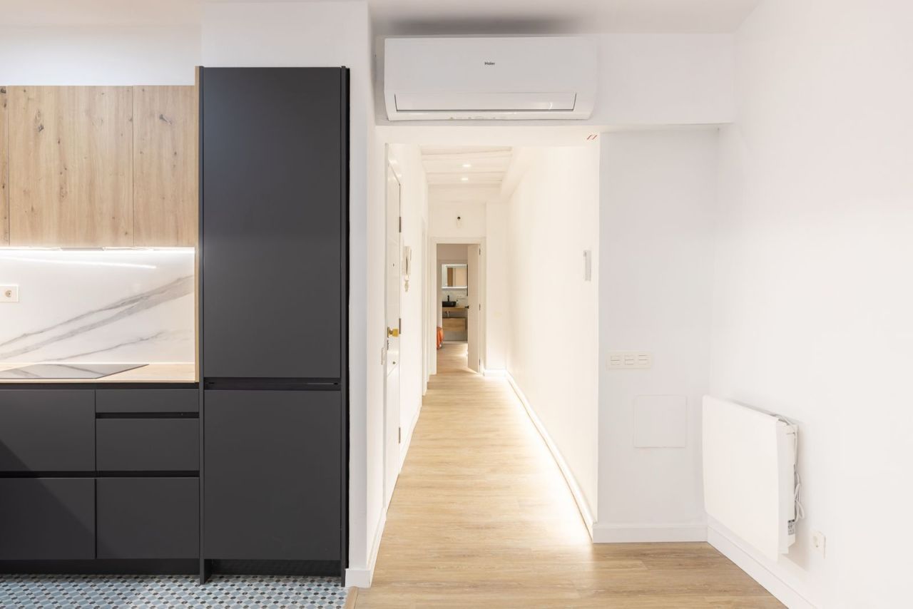 Apartment in Barcelona, Spain, 74 m² - picture 8