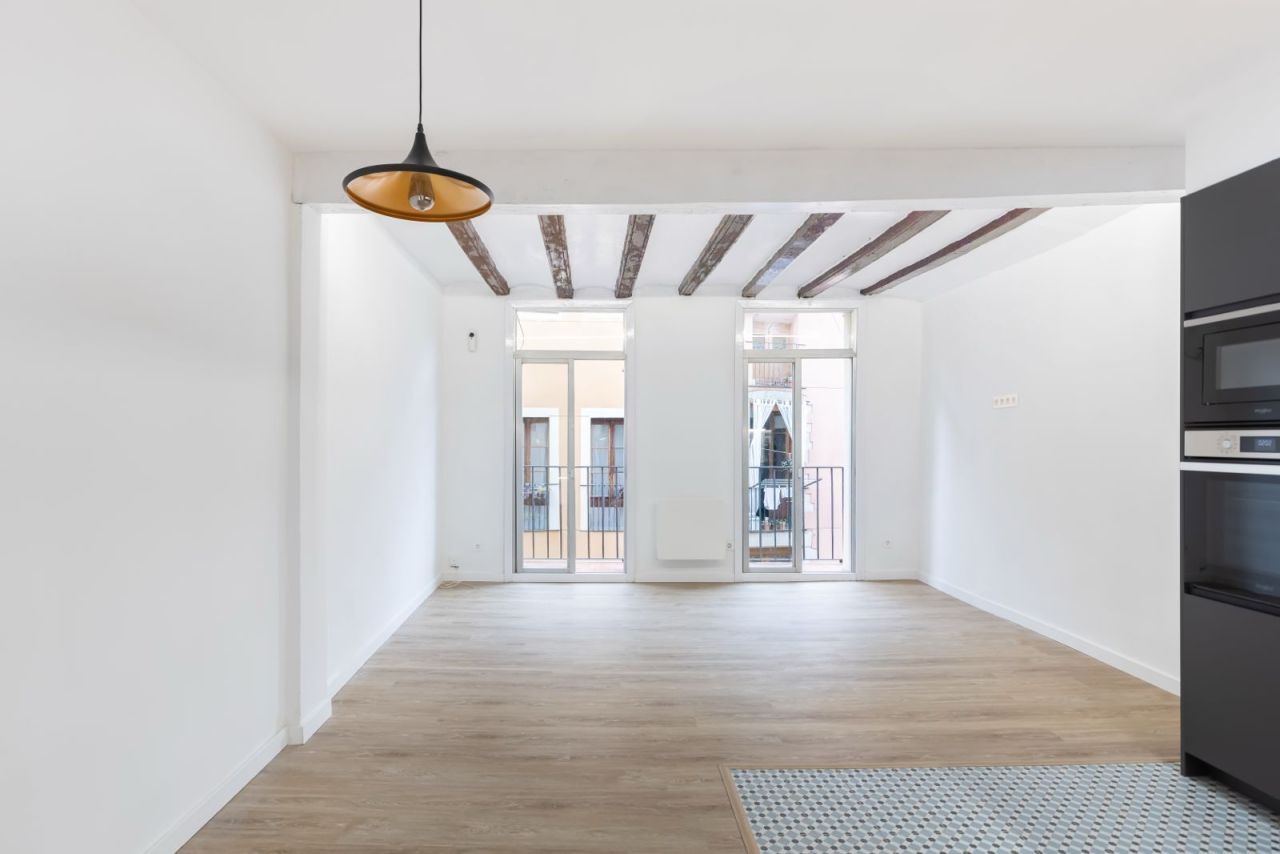Apartment in Barcelona, Spain, 74 m² - picture 1