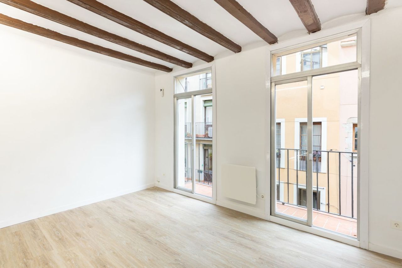 Apartment in Barcelona, Spain, 74 m² - picture 2