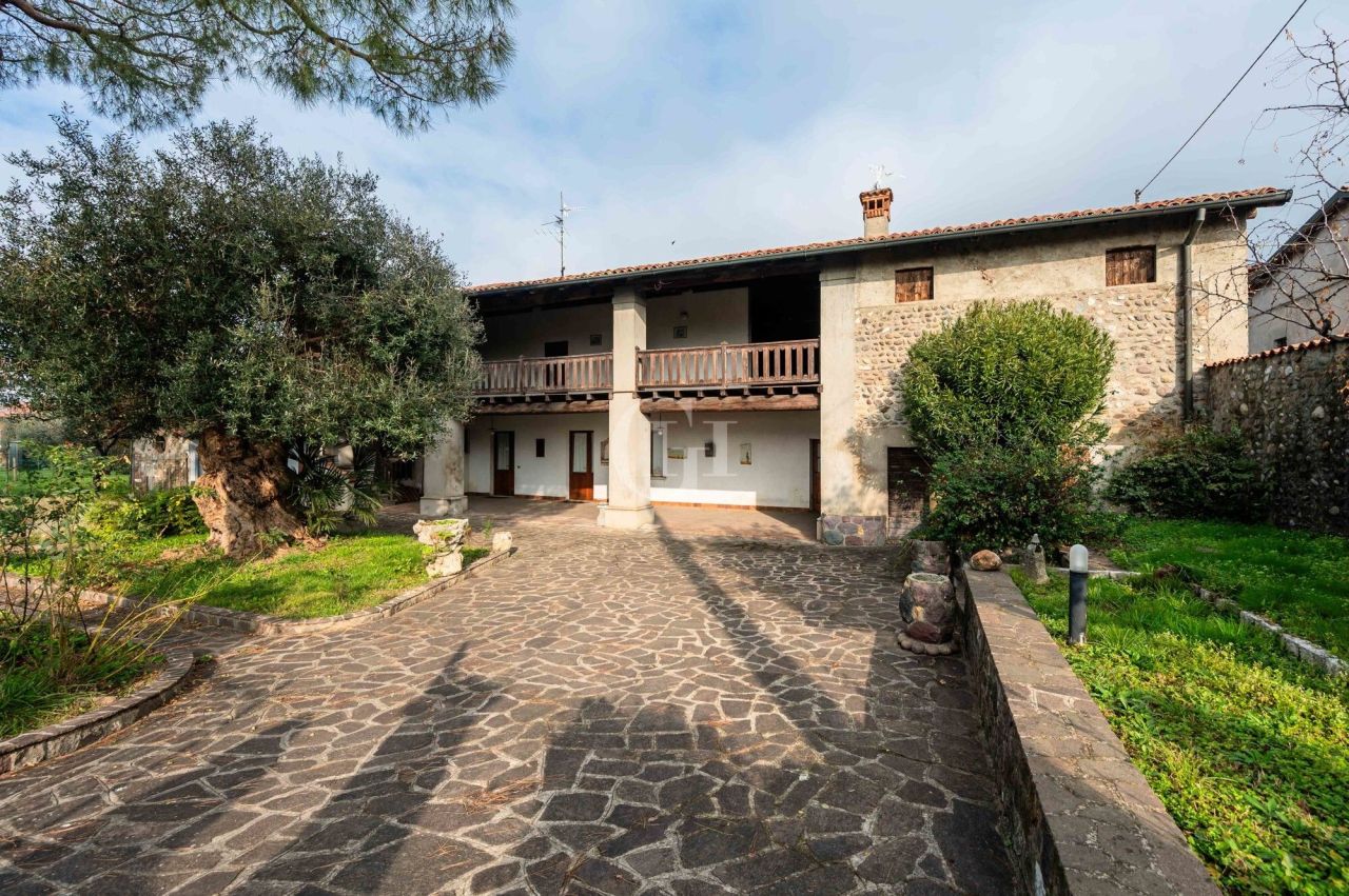 Manor by Lake Iseo, Italy, 400 m² - picture 2