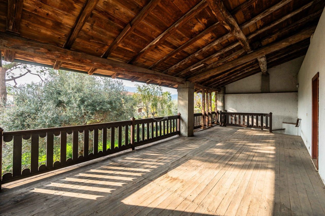 Manor by Lake Iseo, Italy, 400 m² - picture 5