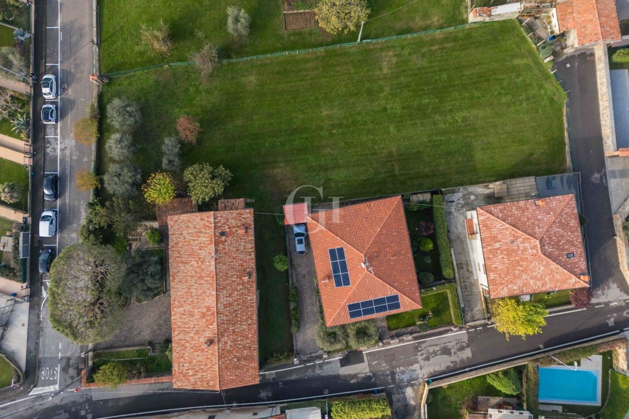 Manor by Lake Iseo, Italy, 400 m² - picture 10