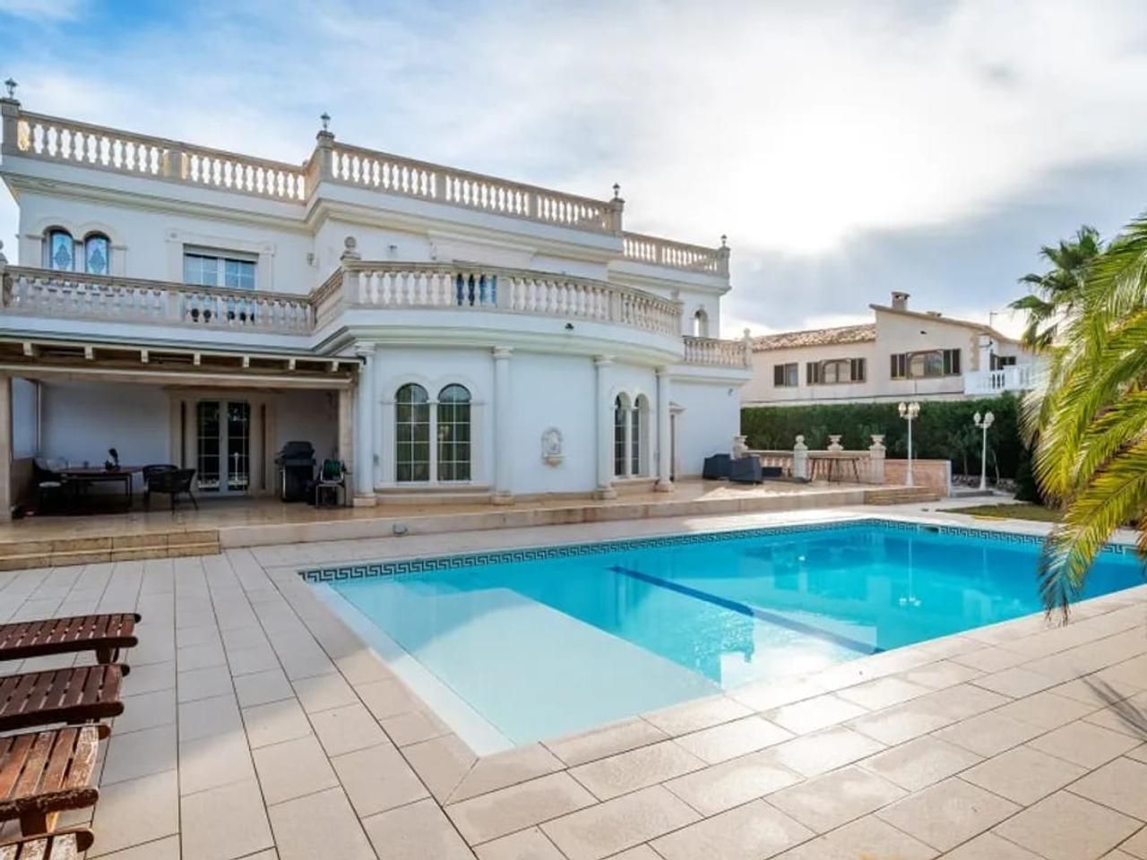 Villa in Pau, Spain, 581 m² - picture 1