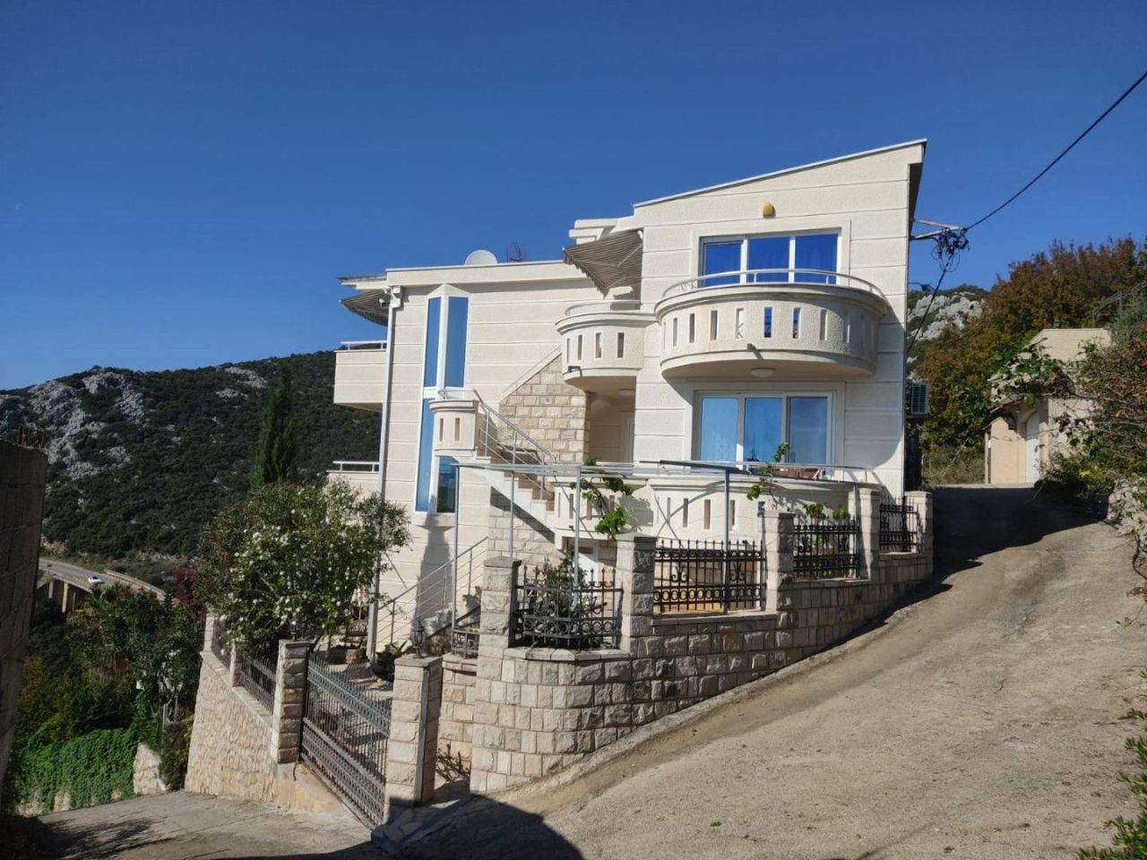 Casa en Dobra Voda, Montenegro, 110 m² - imagen 1