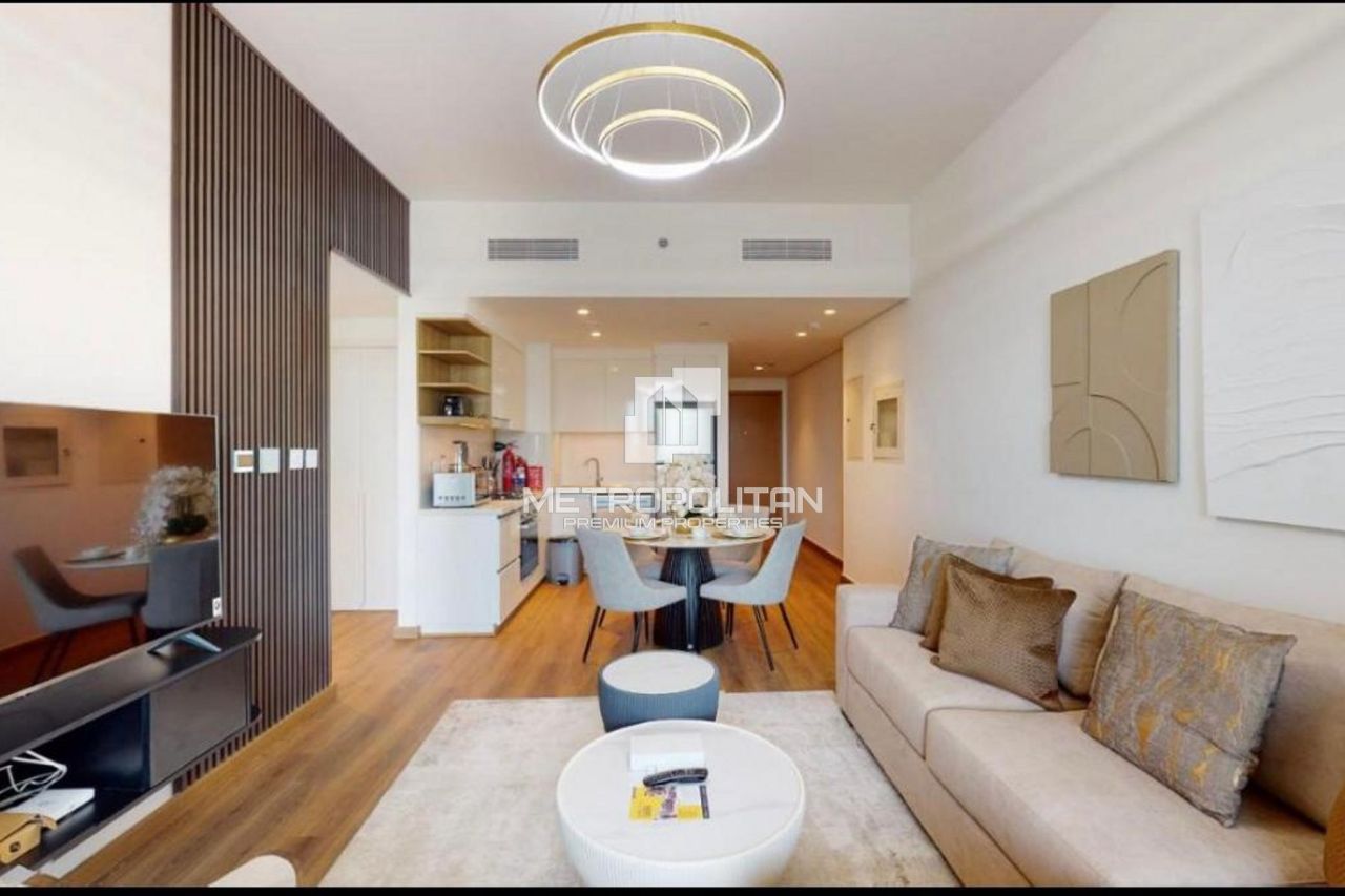 Apartment in Dubai, UAE, 69 m² - picture 1