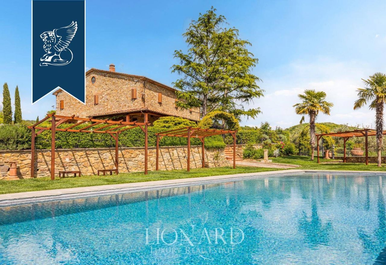 Farm in Arezzo, Italy, 800 m² - picture 6