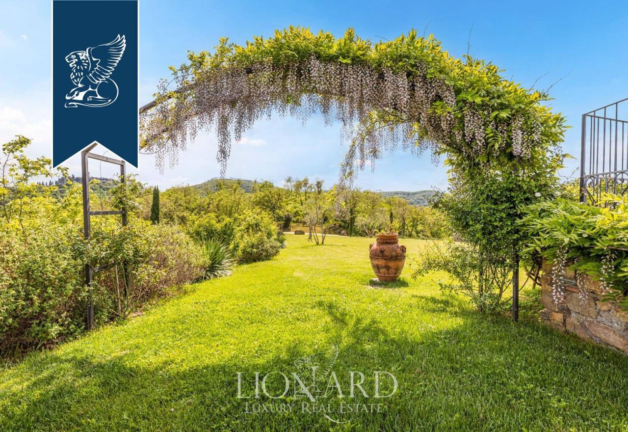 Farm in Arezzo, Italy, 800 m² - picture 9