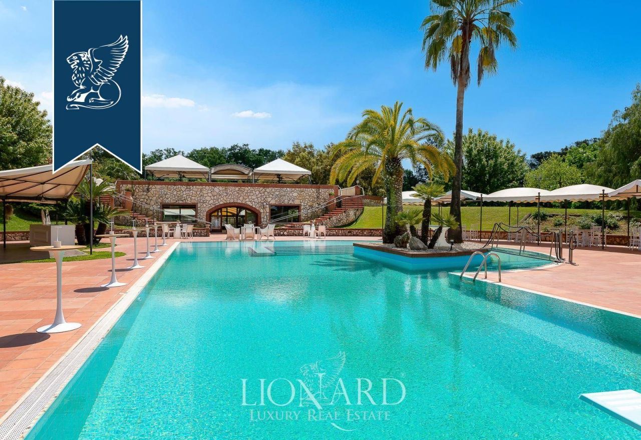 Villa in Latina, Italy, 1 000 m² - picture 10