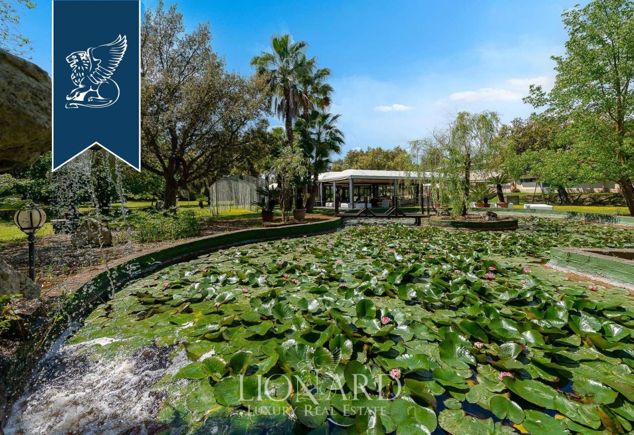 Villa in Latina, Italy, 1 000 m² - picture 12