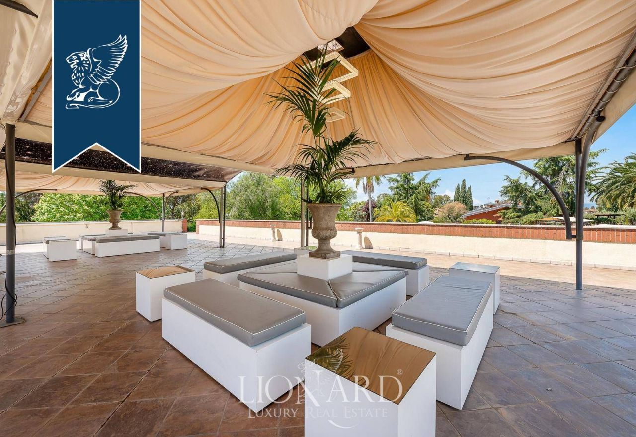 Villa in Latina, Italy, 1 000 m² - picture 14