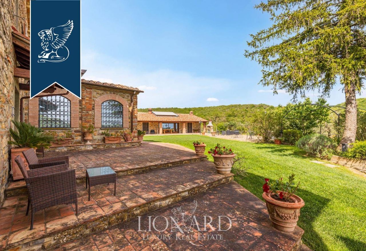 Farm in Arezzo, Italy, 800 m² - picture 16