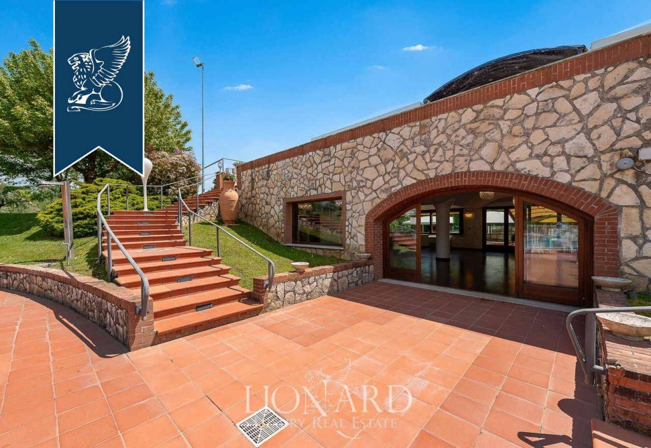 Villa in Latina, Italy, 1 000 m² - picture 16