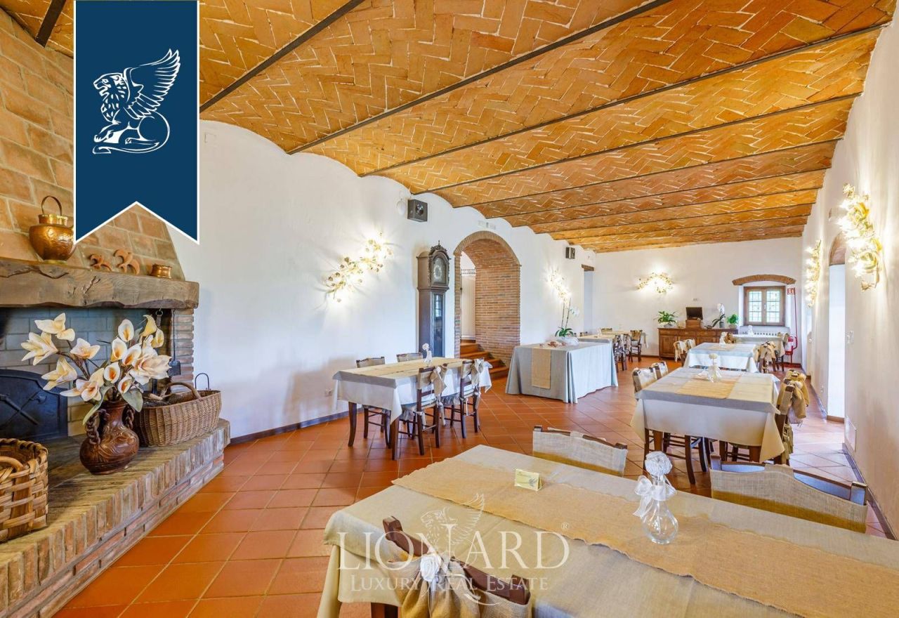 Farm in Arezzo, Italy, 800 m² - picture 18