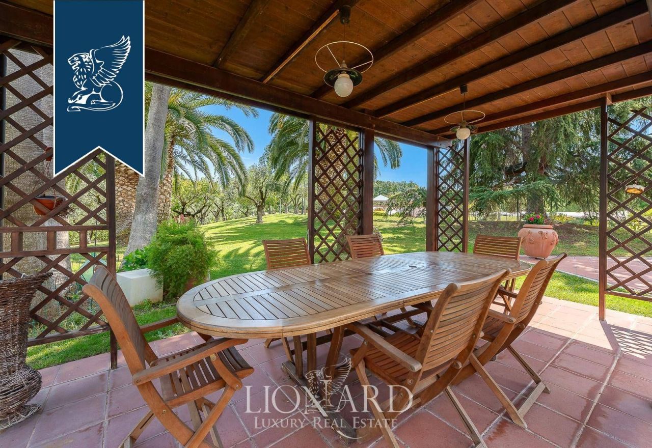 Villa in Latina, Italy, 1 000 m² - picture 19