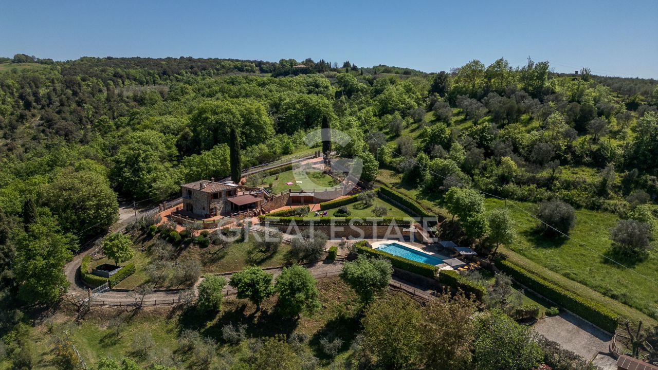 House in Trequanda, Italy, 243 m² - picture 1