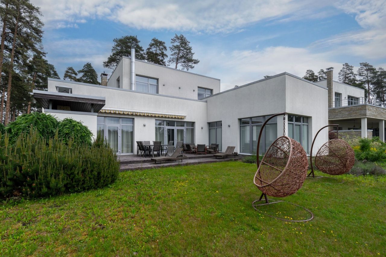 House in Mārupe Municipality, Latvia, 360 m² - picture 1