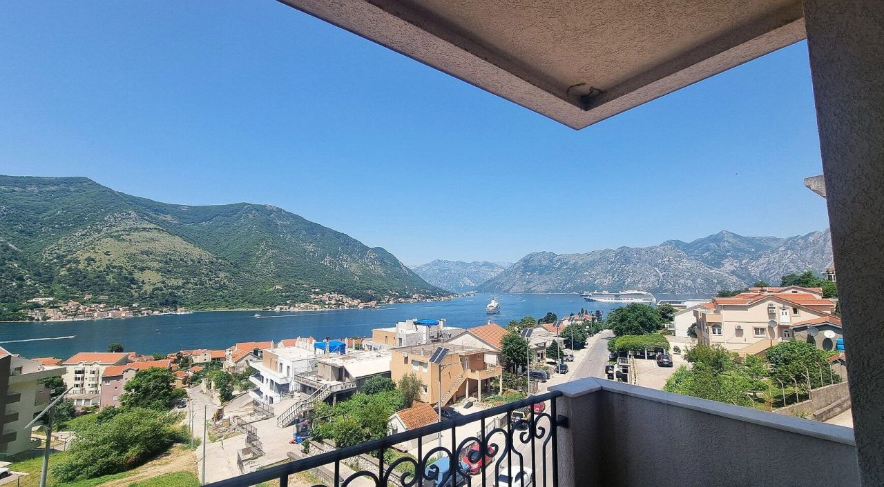 Appartement à Dobrota, Monténégro, 46 m² - image 1