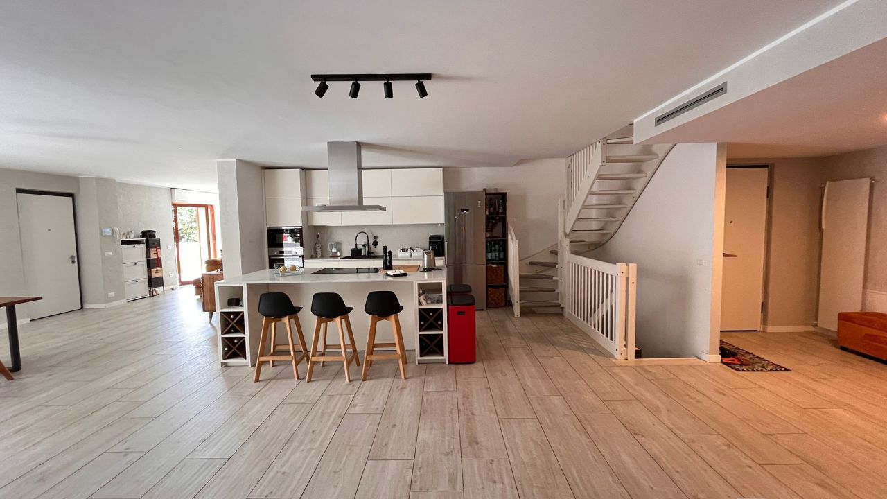 Apartment in Monza und Brianza, Italien, 220 m² - Foto 1