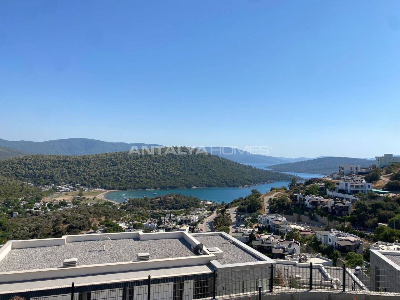 Penthouse in Milas, Turkey, 75 m² - picture 16