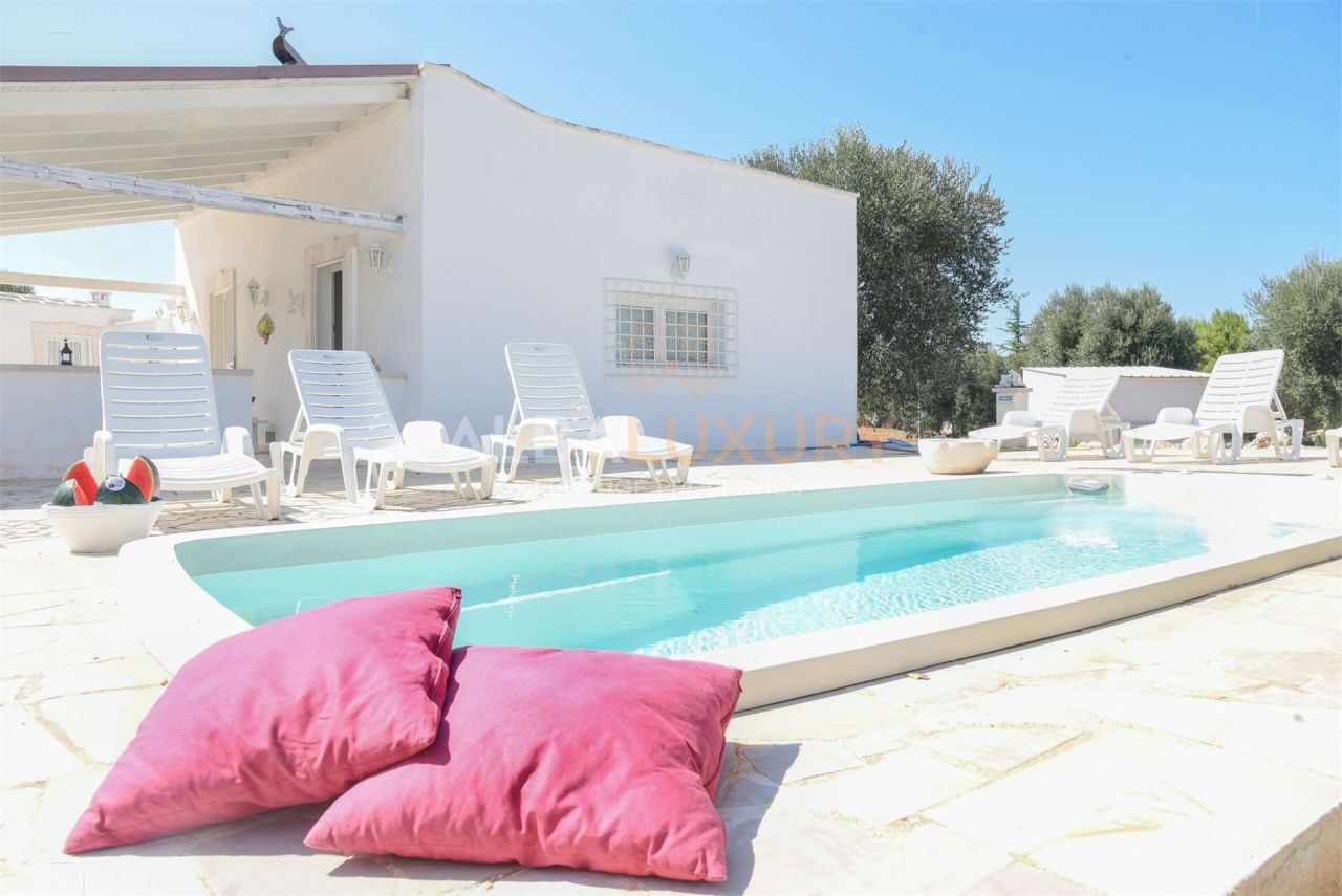 Villa en Ostuni, Italia, 200 m² - imagen 1