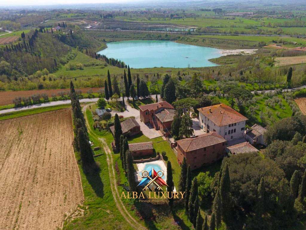 Villa en Sinalunga, Italia, 2 700 m² - imagen 1