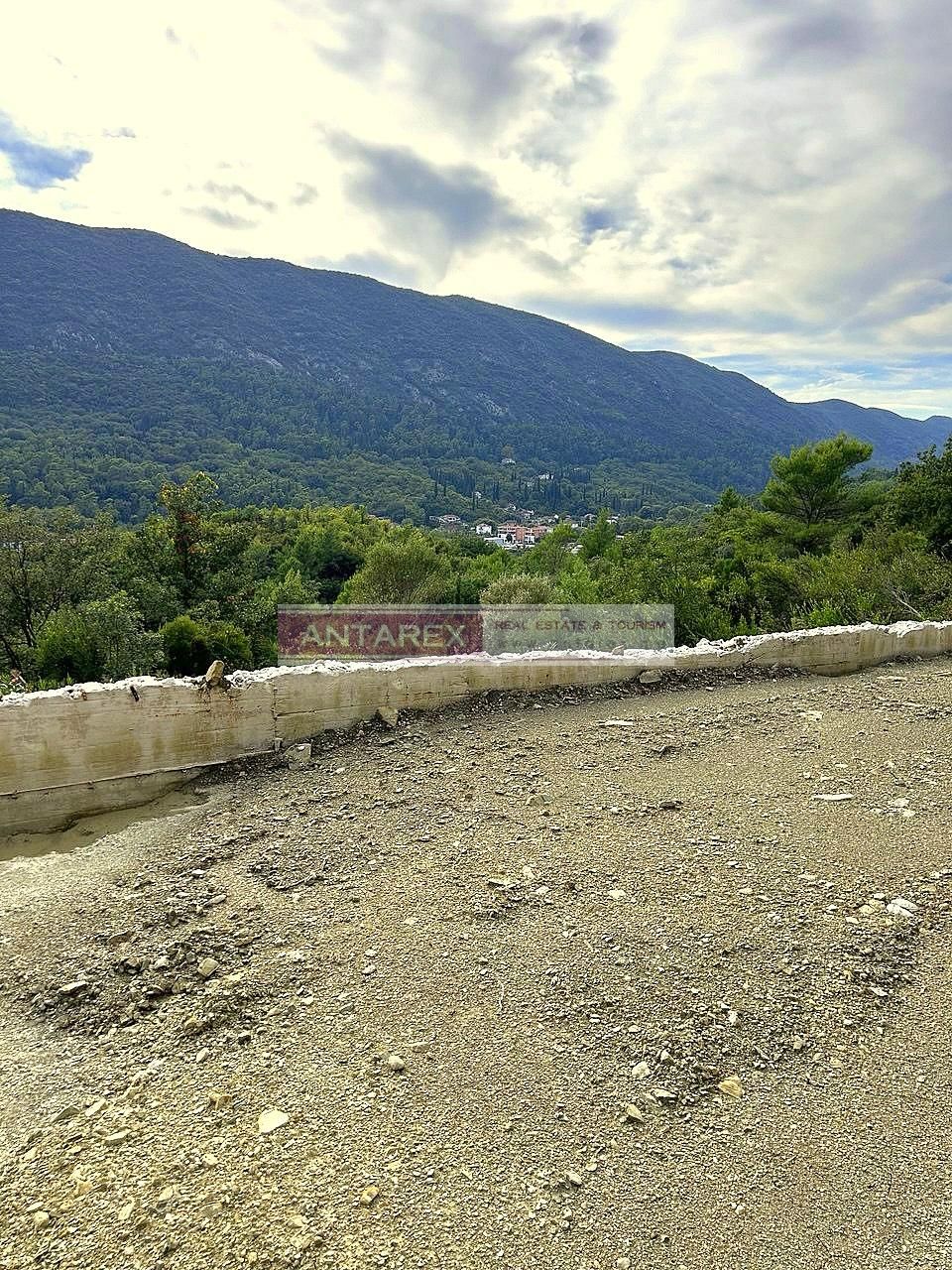 Terrain à Igalo, Monténégro, 308 m² - image 1
