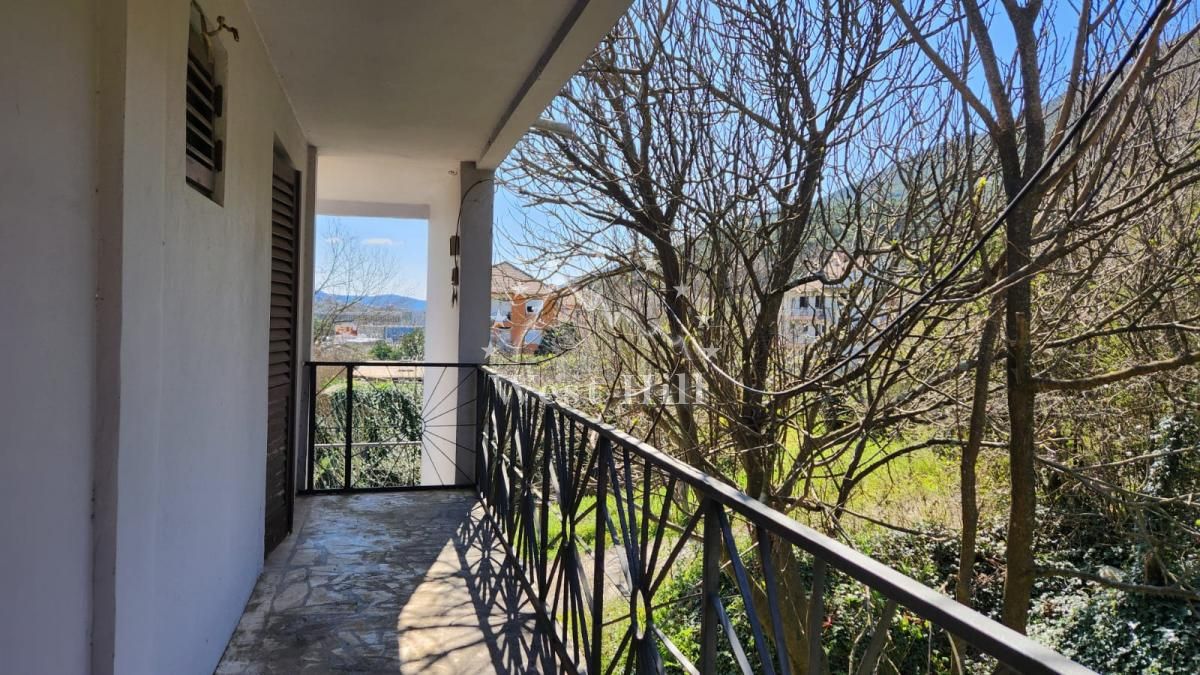 Haus in Igalo, Montenegro, 240 m² - Foto 1
