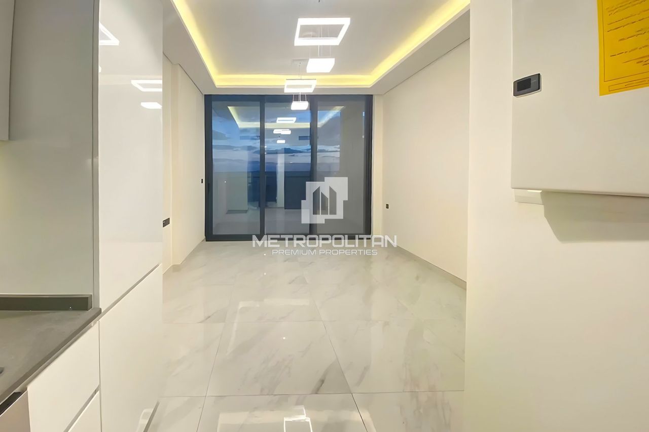 Apartment in Dubai, UAE, 32 m² - picture 1