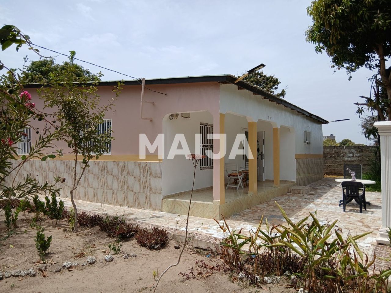 Casa Tujering, Gambia, 72 m² - imagen 1