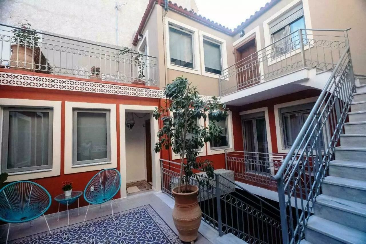 Commercial apartment building in Athens, Greece, 265 m² - picture 1