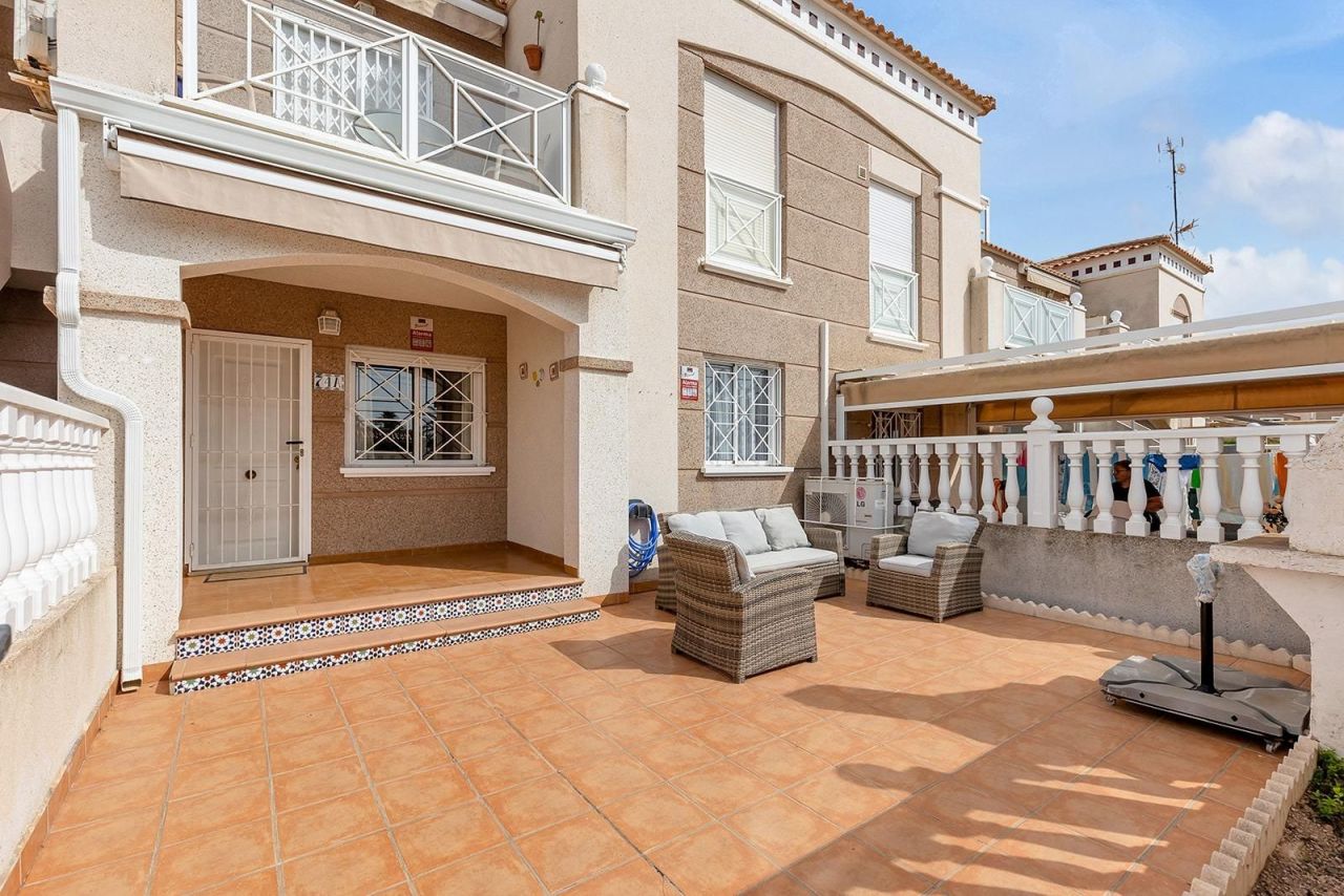 Bungalow à Torrevieja, Espagne, 75 m² - image 1