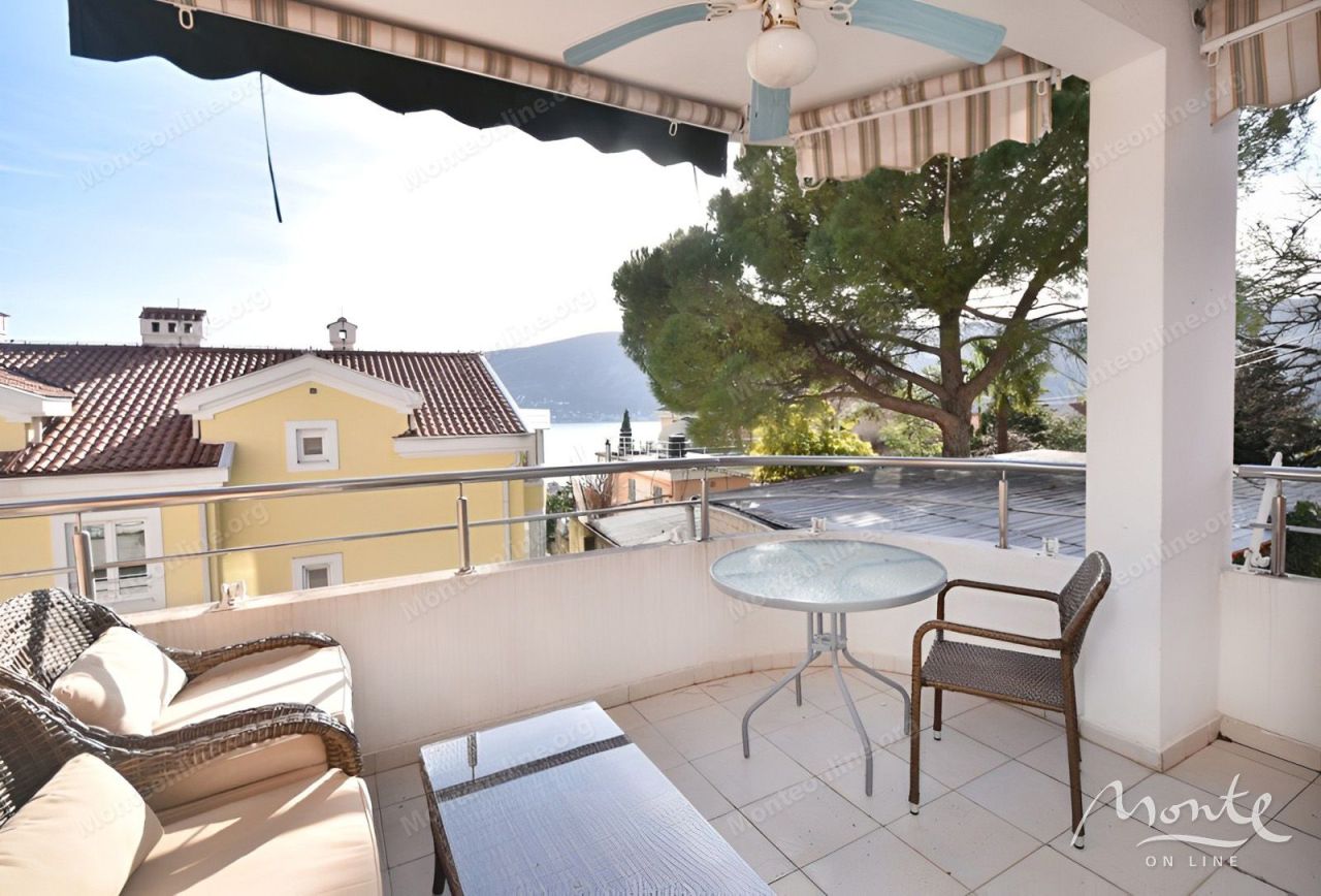 Appartement à Herceg-Novi, Monténégro, 100 m² - image 1
