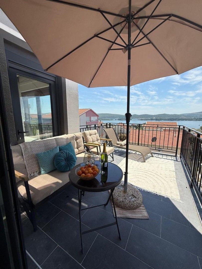 Piso en Tivat, Montenegro, 70 m² - imagen 1