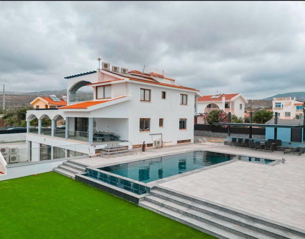 House in Paphos, Cyprus - picture 1