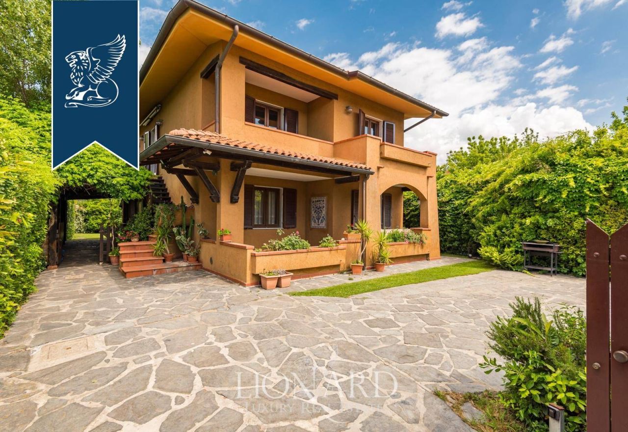 Villa in Forte dei Marmi, Italien, 380 m² - Foto 1