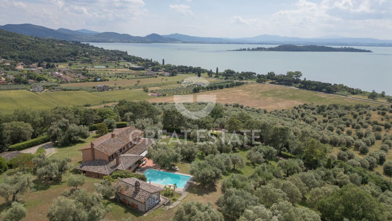 House in Magione, Italy, 438.15 m² - picture 1