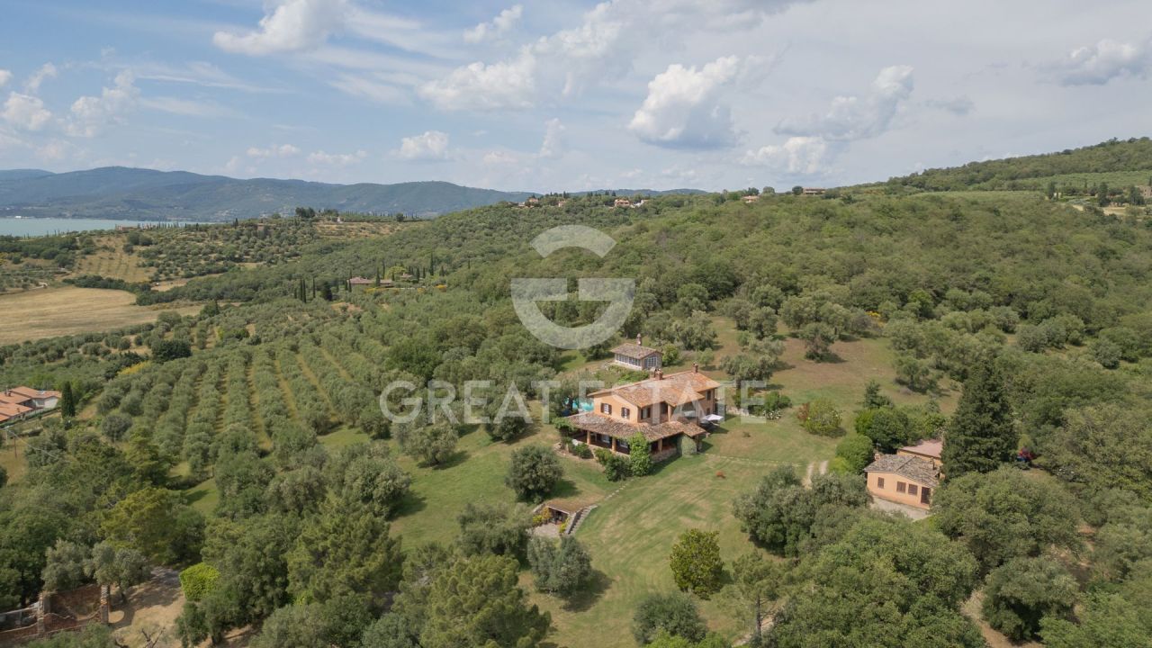 House in Magione, Italy, 438.15 m² - picture 4