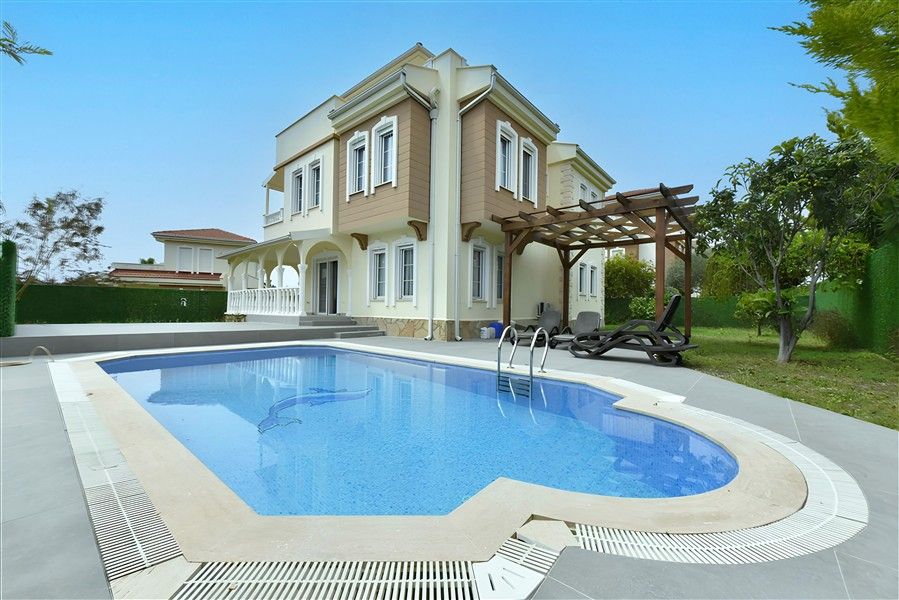 Villa in Avsallar, Turkey, 290 m² - picture 1