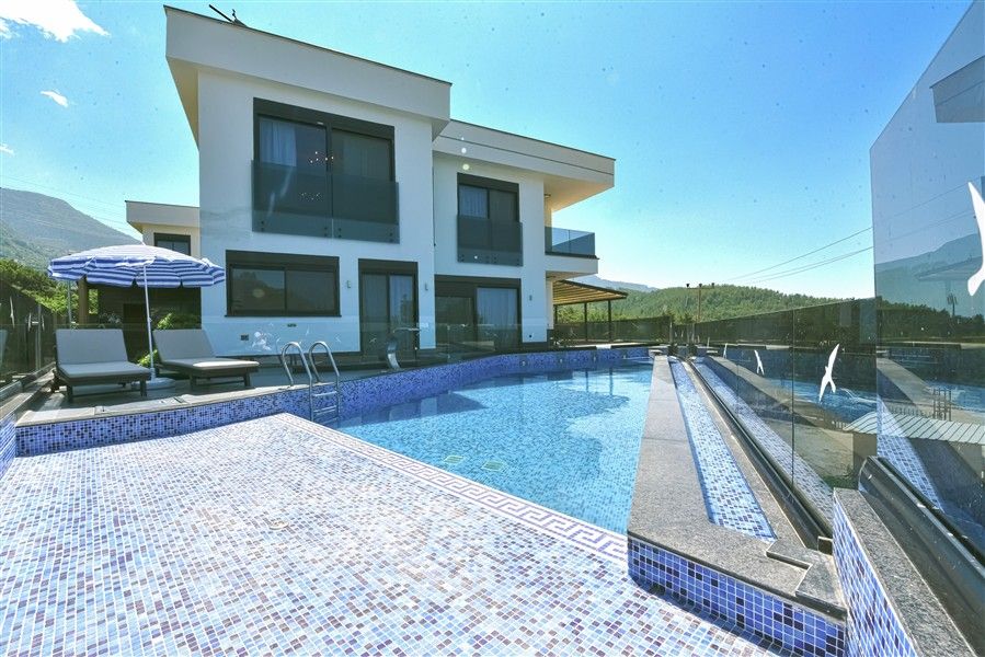 Villa à Alanya, Turquie, 550 m² - image 1