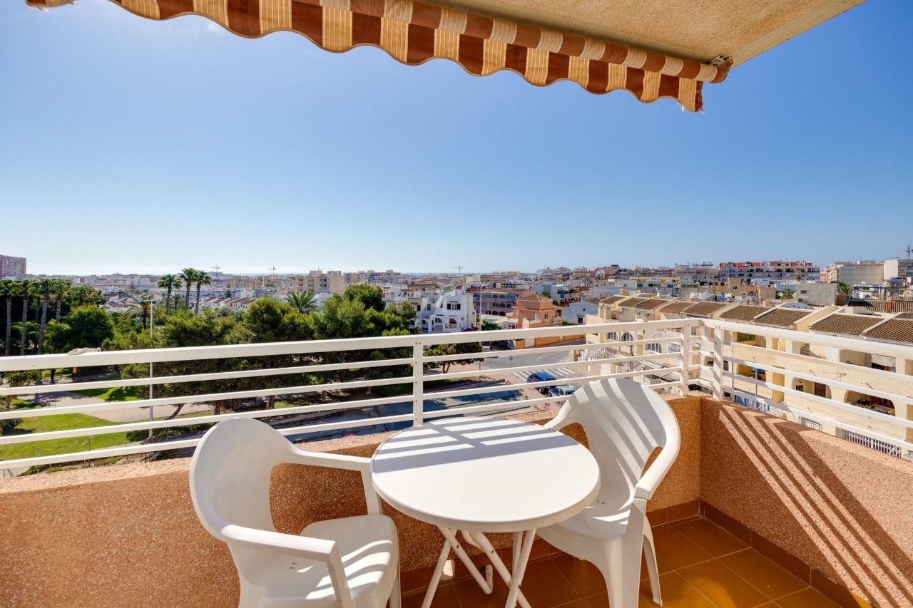 Piso en Torrevieja, España, 56 m² - imagen 1