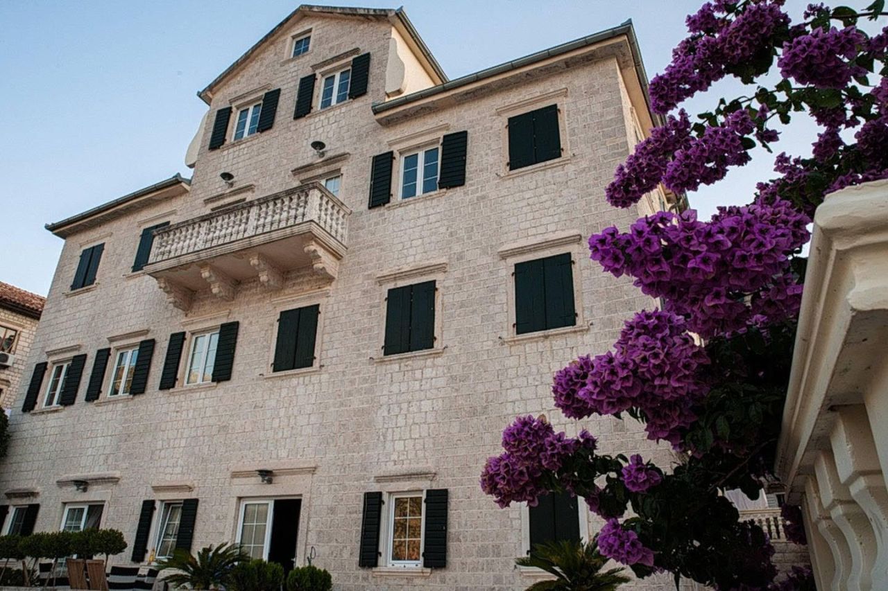 Flat in Kotor, Montenegro, 54 m² - picture 1