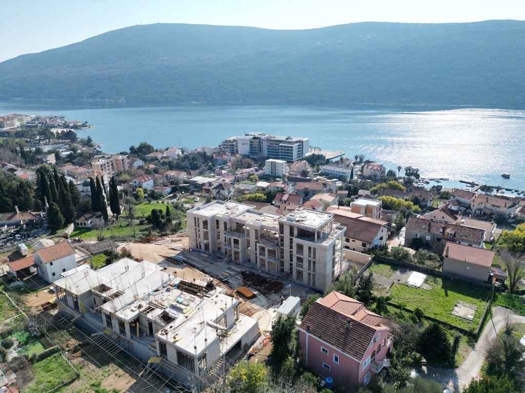 Wohnung in Herceg-Novi, Montenegro, 89 m² - Foto 1